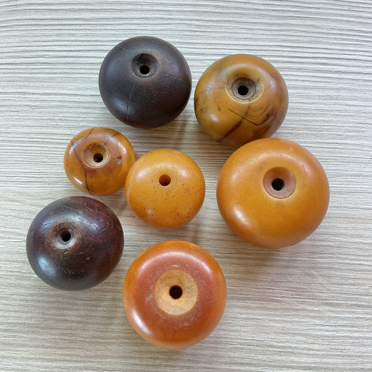 Group of 7 Round Mixed Sized Vintage Phenolic Resin Beads - Rita Okrent Collection (AT1941)