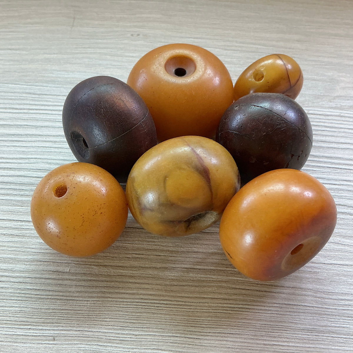 Group of 7 Round Mixed Sized Vintage Phenolic Resin Beads - Rita Okrent Collection (AT1941)
