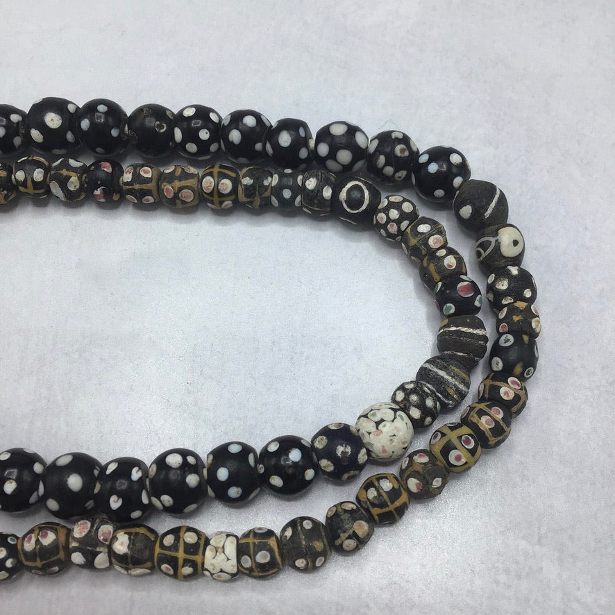 Venetian Glass Black and White Skunk / Thousand Eye Beads, 1800&#39;s-1900&#39;s - Rita Okrent Collection (AT0184))