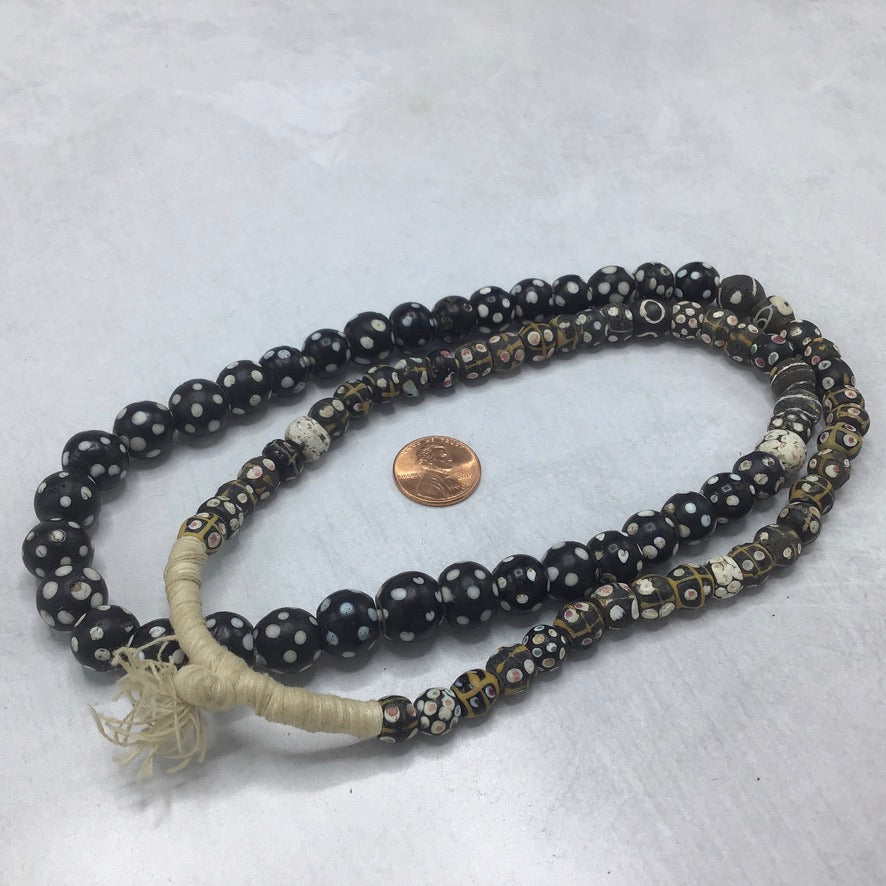 Venetian Glass Black and White Skunk / Thousand Eye Beads, 1800&#39;s-1900&#39;s - Rita Okrent Collection (AT0184))