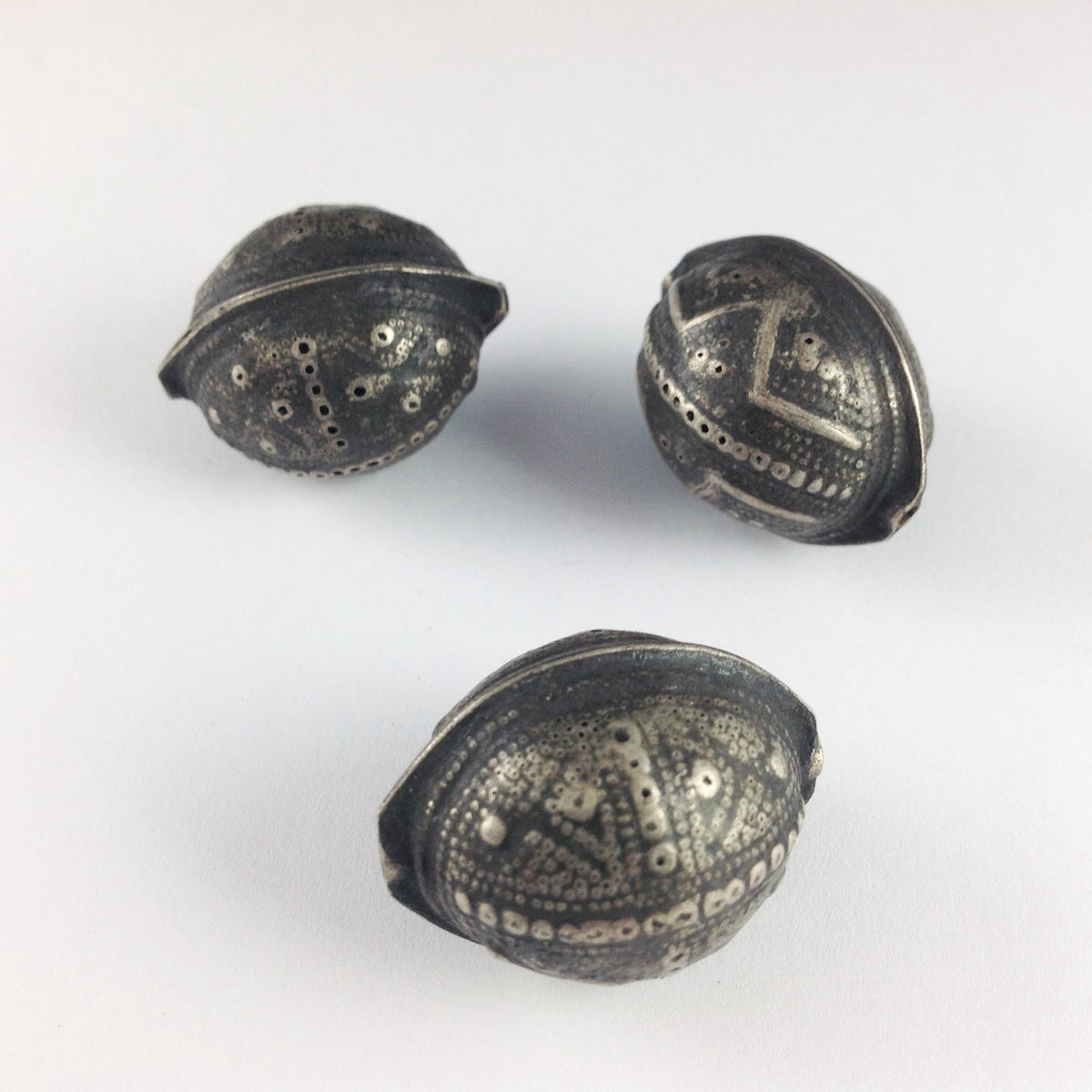 Large Antique Silver Aggrab al Fadda Beads, Mauritania - C198mno