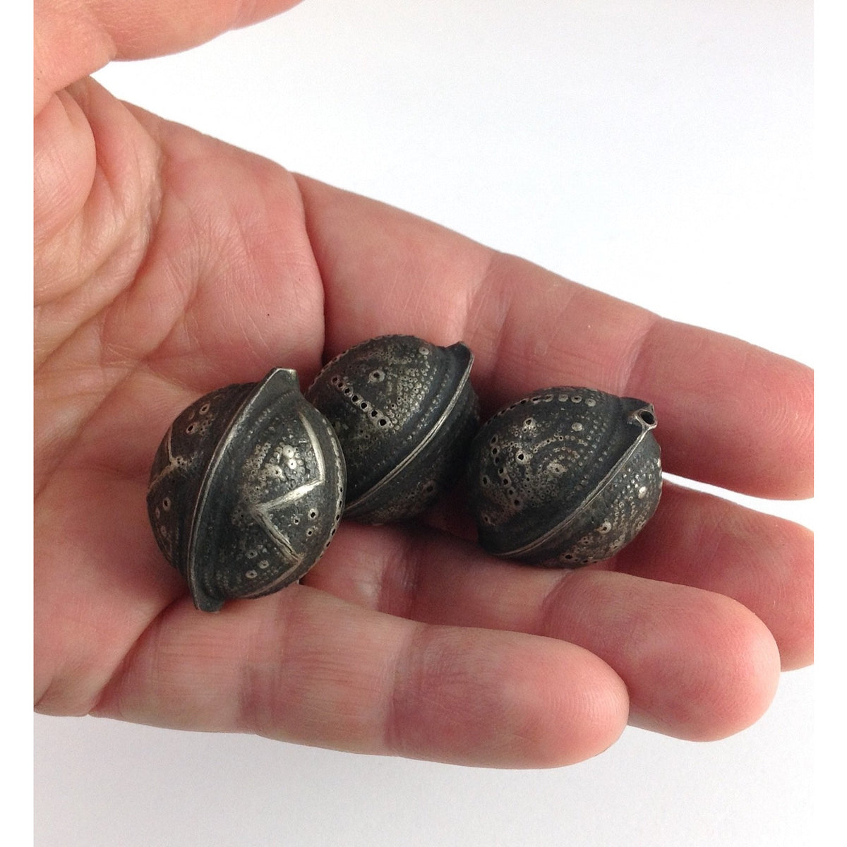 Large Antique Silver Aggrab al Fadda Beads, Mauritania - C198mno